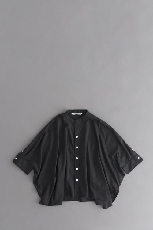 GRANDMA MAMA DAUGHTER スタンドカラーケープシャツ (Black)_d0120442_1659451.jpg