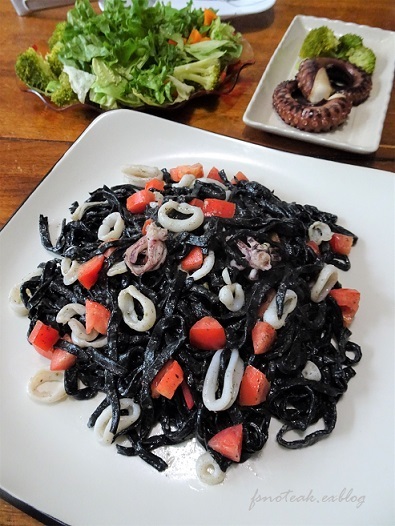 マッコリ造り イカ墨パスタ_d0356844_06262353.jpg