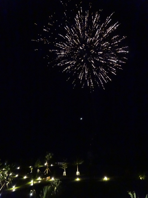 ヒルトン沖縄瀬底リゾート ５ イブニングカクテル 夕暮れ 花火 くう ねる あそぶ のホテル備忘録