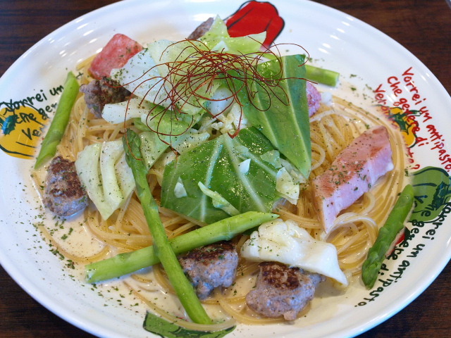 トラットリア イル デルフィーノ その23 (ロマンス農園のアスパラと肉団子のクリームパスタ)_d0153062_08104918.jpg