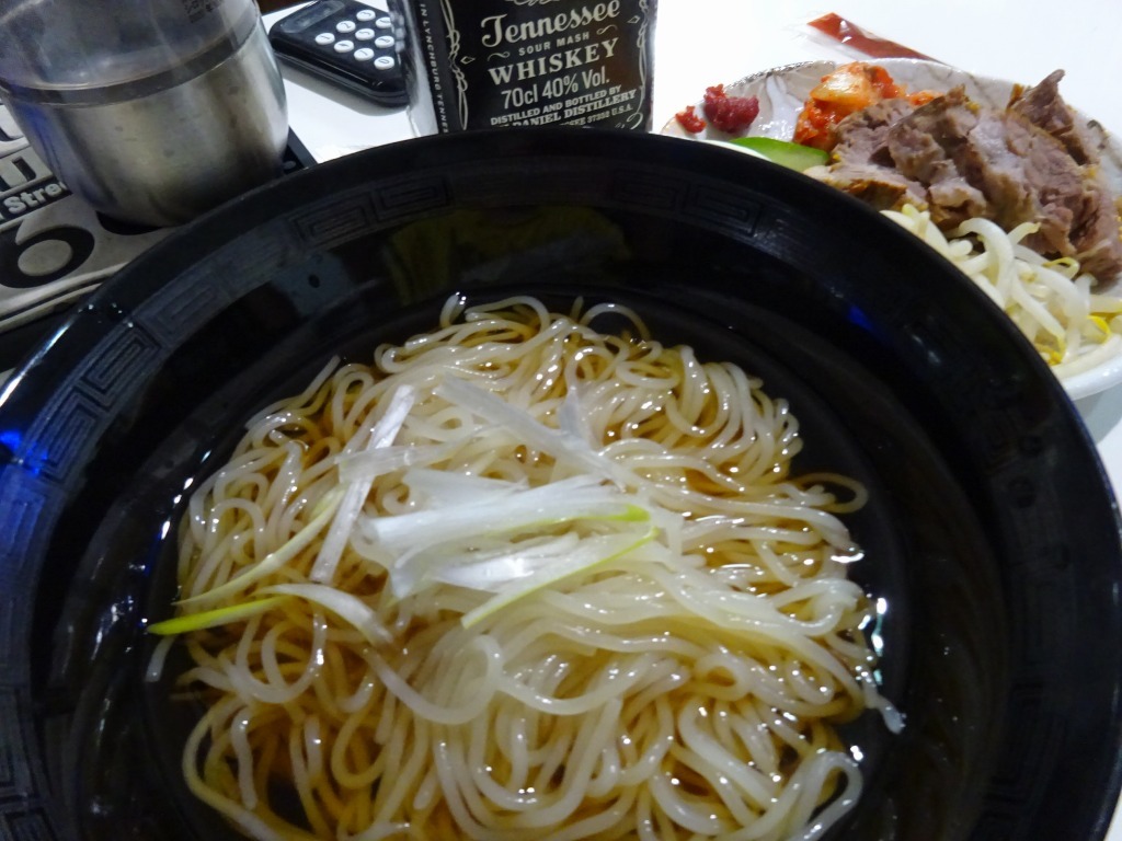 ジャックのお供を探せ!149 冷麺3_d0061678_12165725.jpg