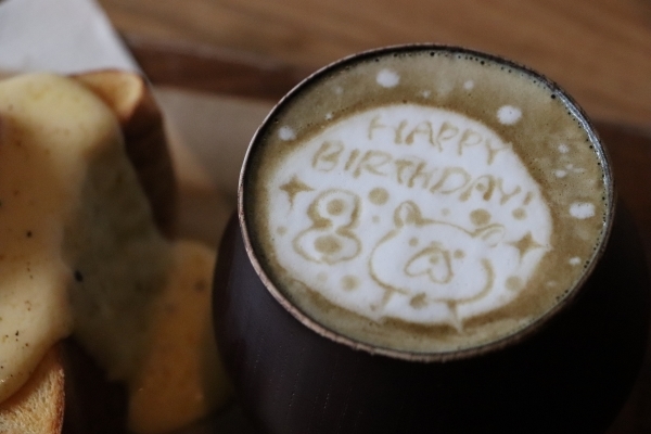 誕生日のラテアート Dixans 水道橋 平日 会社を休んだら 誕生日のラテアート Dixans 水道橋 平日 会社を休んだら