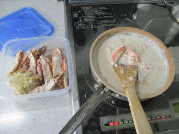 食べ収めになるサクランボ&大きなハチの巣、多分スズメバチ_a0279743_08142028.jpg