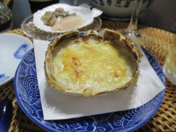 食べ収めになるサクランボ&大きなハチの巣、多分スズメバチ_a0279743_08153302.jpg
