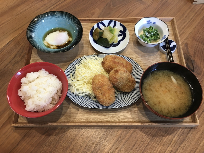 献立 ポテトコロッケ 温泉たまご きゅうりの醤油漬け 白菜のお漬物 菜の花のマヨポン和え 人参と玉ねぎのお味噌汁 Kajuの 今日のお料理 簡単レシピ