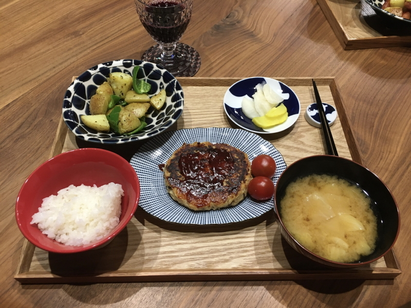 献立 きのことツナのふわふわハンバーグ じゃがいもとピーマンの炒め物 たくあん キャベツのお味噌汁 ワイン Kajuの 今日のお料理 簡単レシピ 献立 きのことツナのふわふわハンバーグ じゃがいもとピーマンの炒め物 たくあん キャベツのお味噌汁 ワイン Kajuの 今日のお料理 簡単レシピ