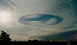 【パンチ・ホール・クラウド】昨日「穴あき雲」発見！→地震の前兆！？_a0386130_10473926.jpeg
