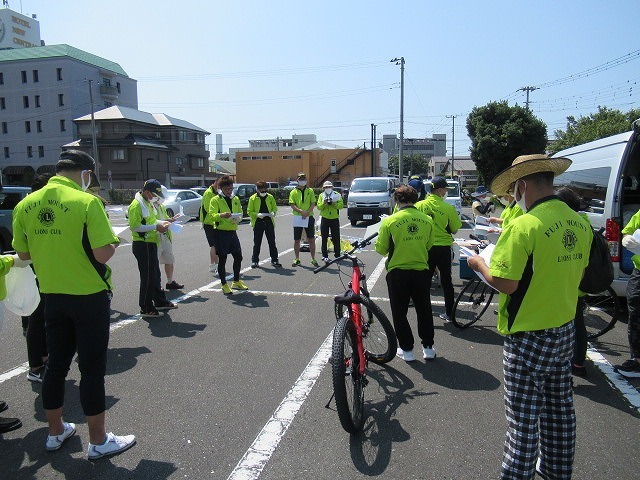 富士山が閉山のため、富士マウントライオンズクラブで今年は市街地の清掃活動_f0141310_07551646.jpg