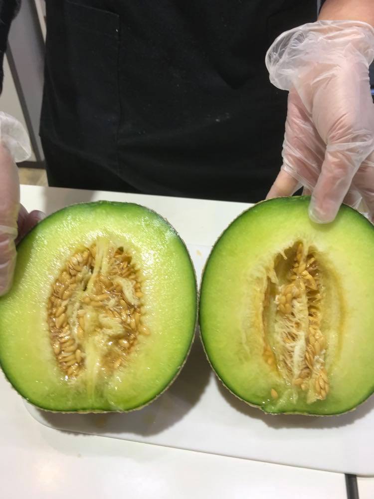 贈って喜ばれる、茨城のメロン!スタッフで試食会行いました!_a0283448_20390432.jpg
