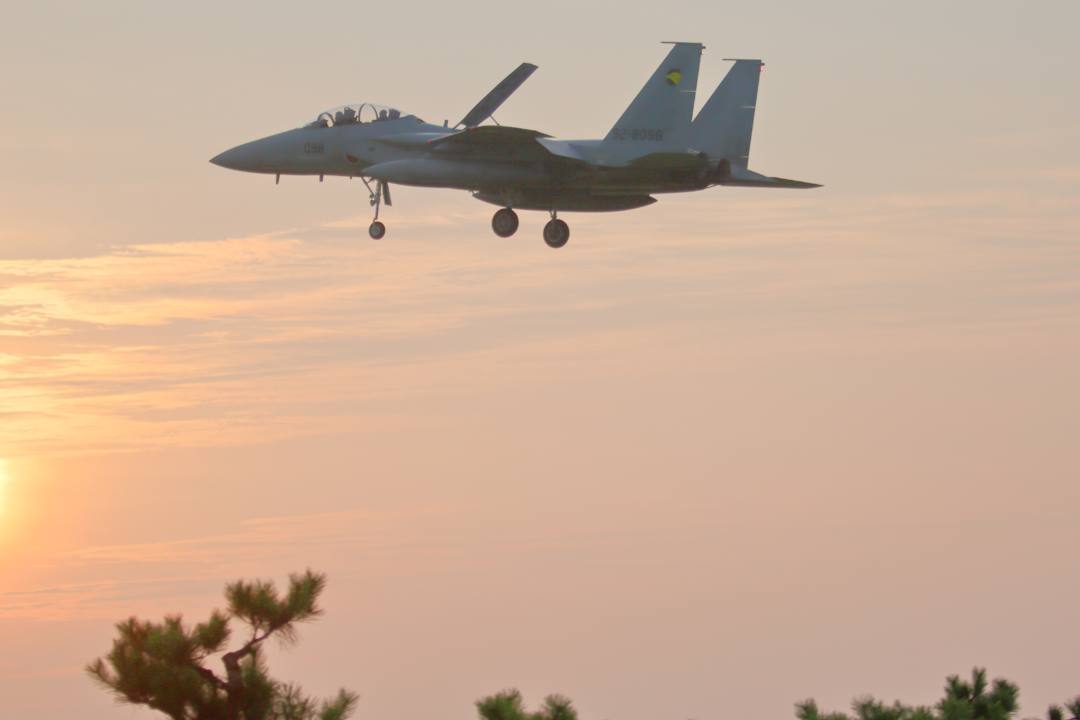 夕焼け戦闘機_e0403850_19211274.jpg