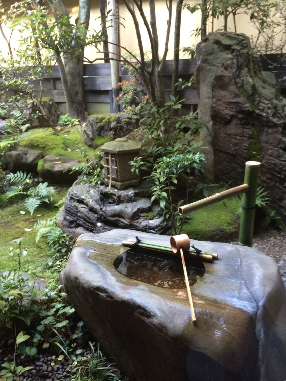 魔除けか 消毒するリスク べルリンでさーて何を食おうかな