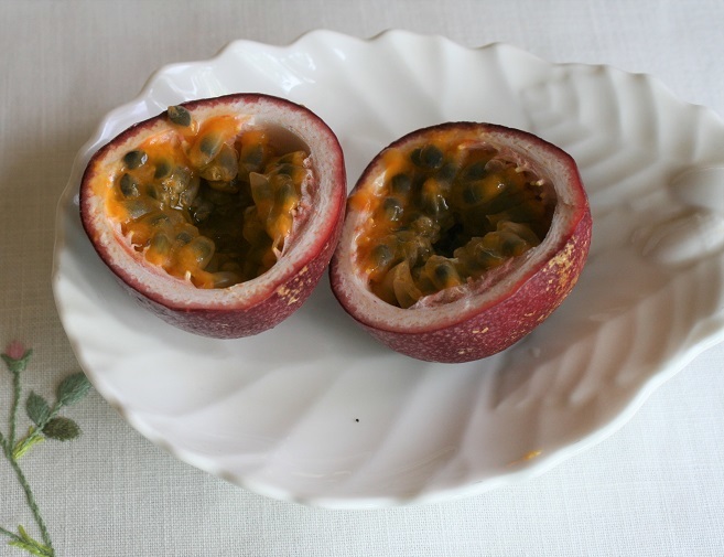 パッションフルーツ食べ頃 のどかに パッションフルーツ食べ頃 のどかに