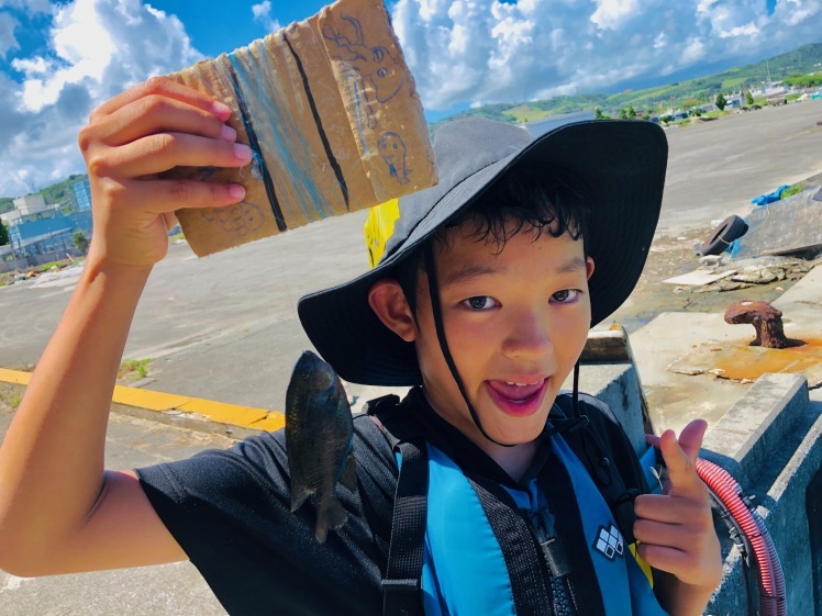 夏のあおぞら学童クラブ 8 7 釣ざおから作る魚つりに挑戦 釣りたい気持ちを釣りざおに込めて 最後はおいしくいただきました ねこんちゅ通信 ネコのわくわく自然教室 夏のあおぞら学童クラブ 8 7 釣ざおから作る魚つりに挑戦 釣りたい気持ちを釣りざおに込めて 最後はおいしくいただきました ねこんちゅ通信 ネコのわくわく自然教室