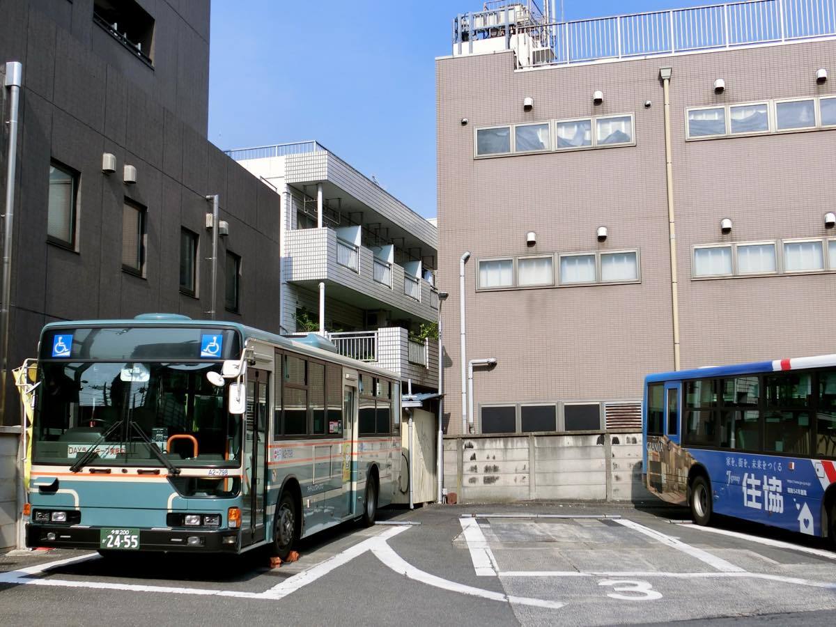 西武バス 国分寺駅北入口ターミナルとバス専用道 黄色い電車に乗せて