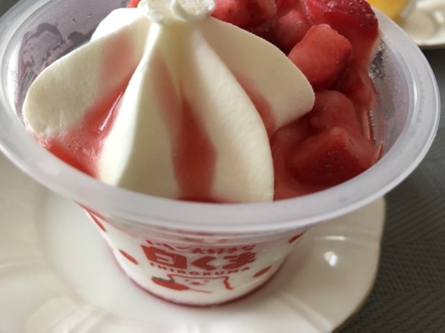 いちごの白くまと とろ りマンゴー セブン お散歩アルバム 春爛漫