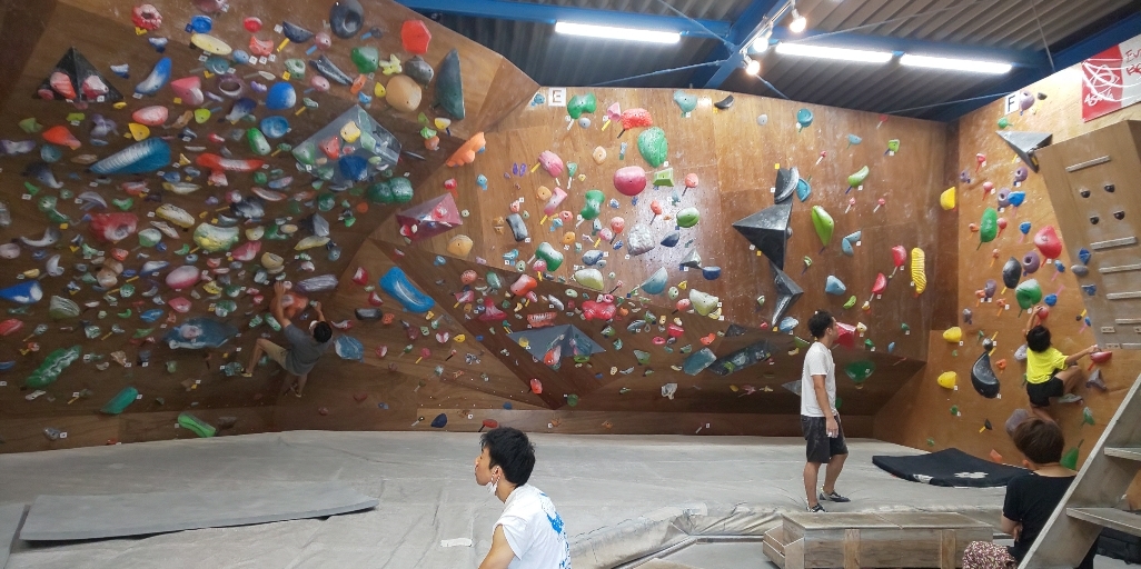 暑い熱い日曜日の宗像店 Climbing Gym Shop Od 福岡県 宗像市のクライミングジム