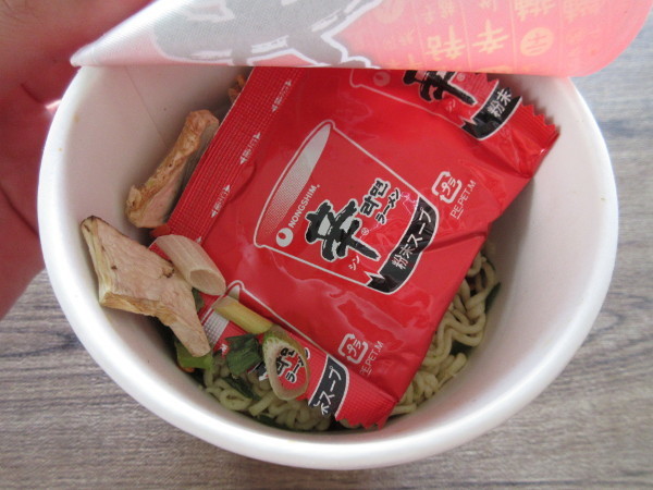【農心(NONGSHIM)】辛ラーメン カップ_c0152767_09013036.jpg