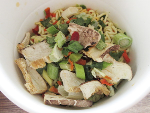 【農心(NONGSHIM)】辛ラーメン カップ_c0152767_09022667.jpg