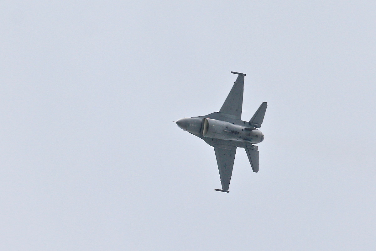 思い出シリーズその⑮・・・F-16(ファイティング・ファルコン)_e0071967_1411043.jpg