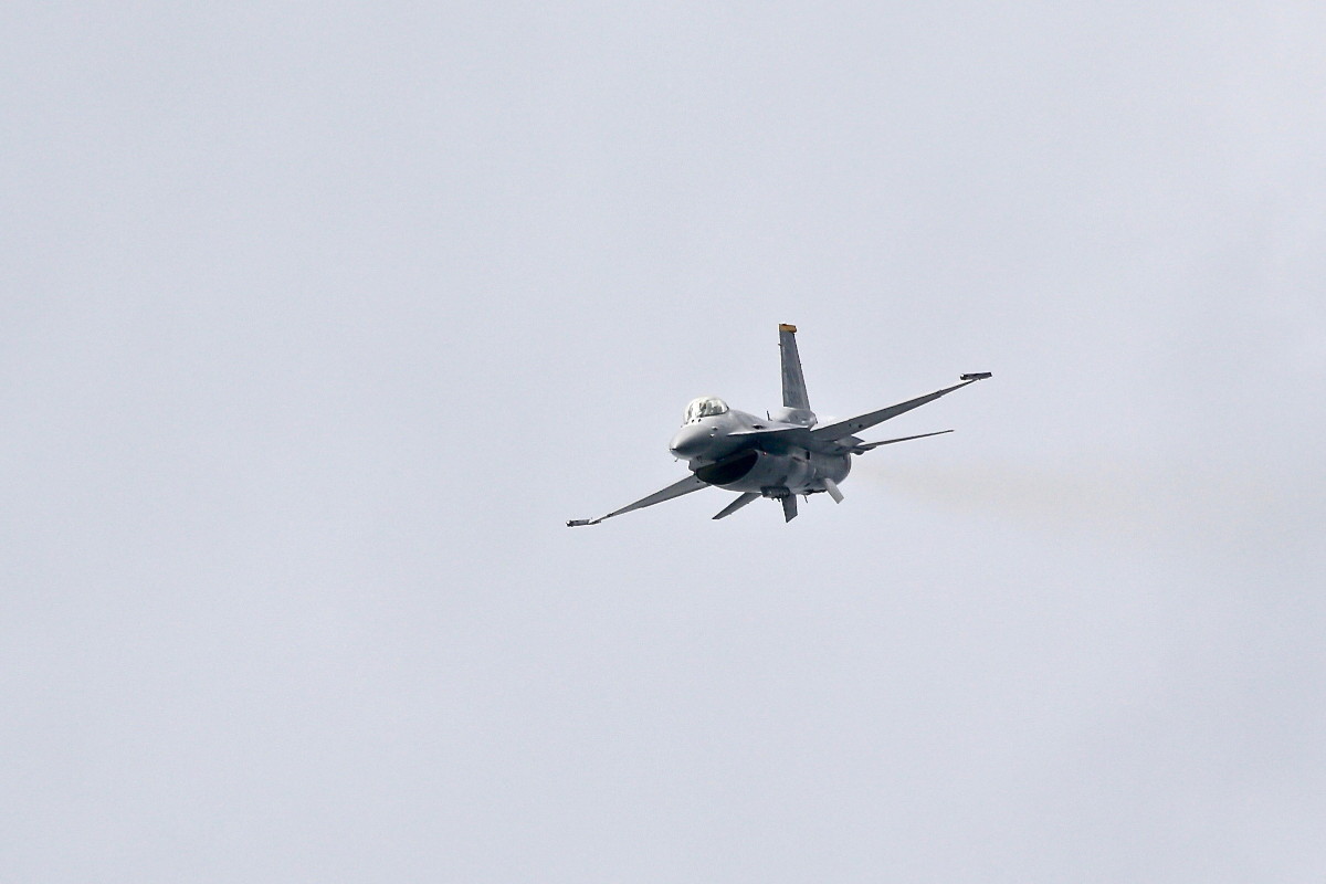思い出シリーズその⑮・・・F-16(ファイティング・ファルコン)_e0071967_1411173.jpg