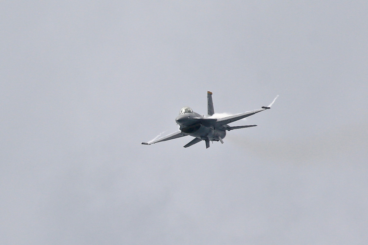 思い出シリーズその⑮・・・F-16(ファイティング・ファルコン)_e0071967_1411351.jpg