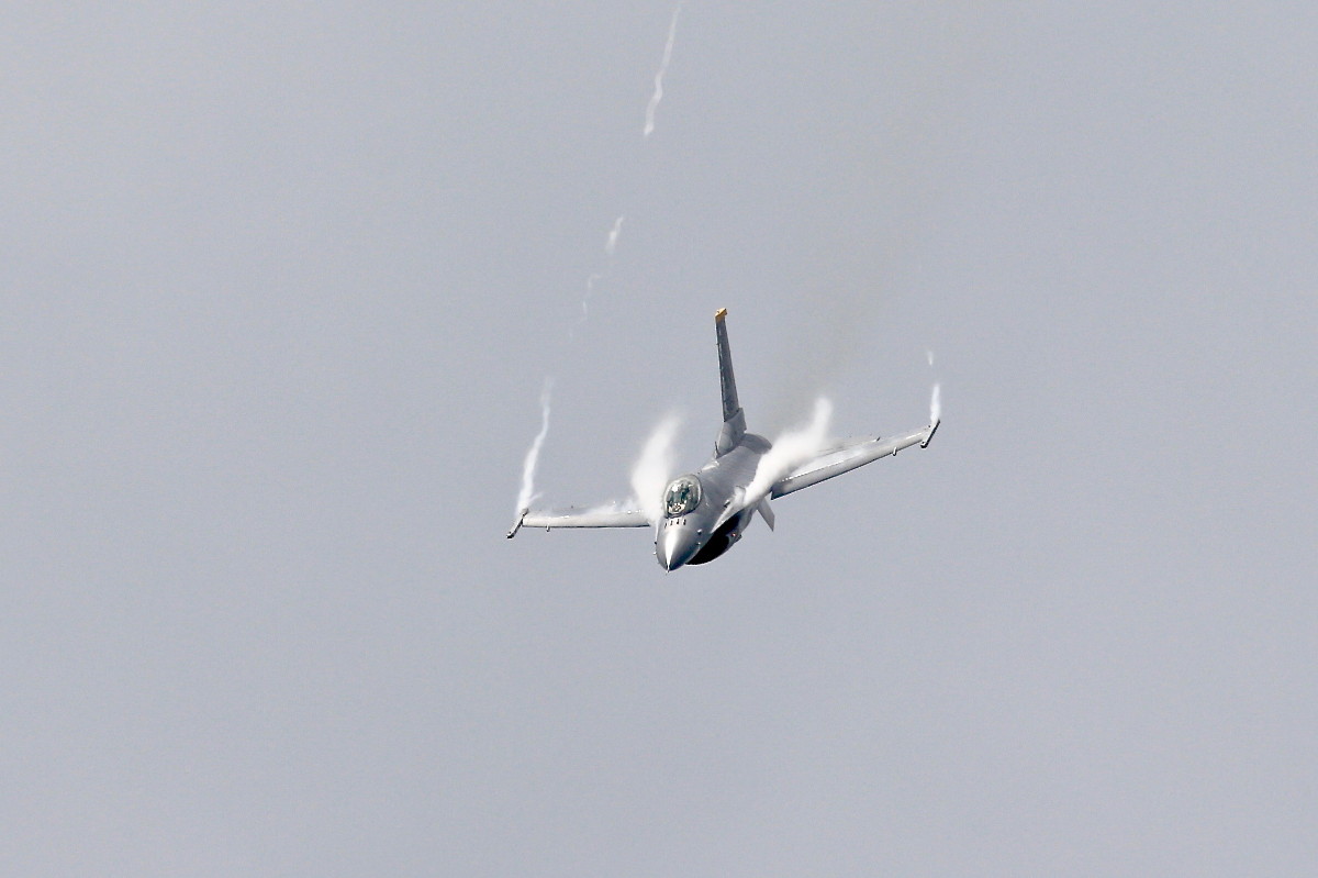 思い出シリーズその⑮・・・F-16(ファイティング・ファルコン)_e0071967_141188.jpg