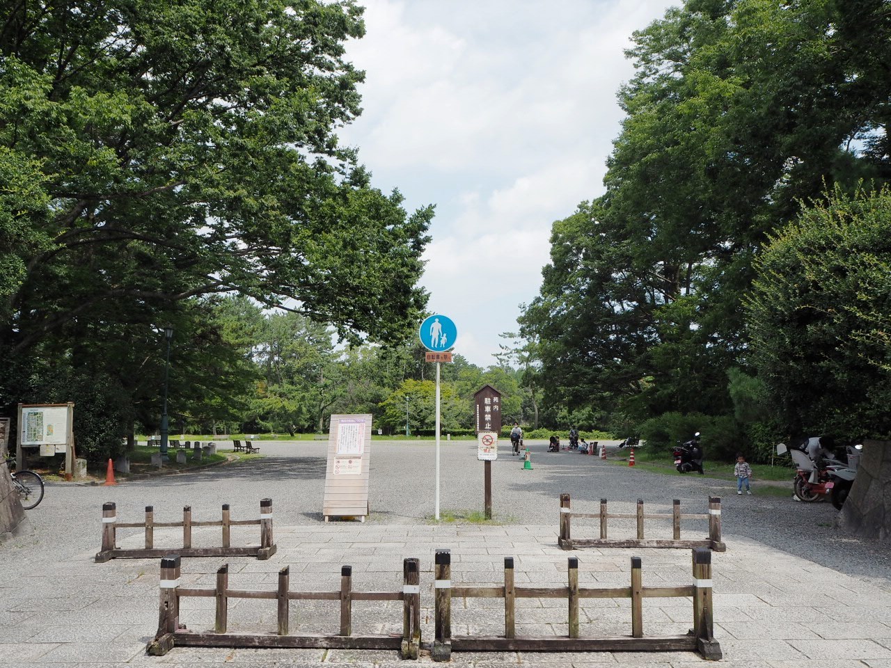 京都御苑 夏のトンボ池 一般公開_a0376293_20442264.jpg