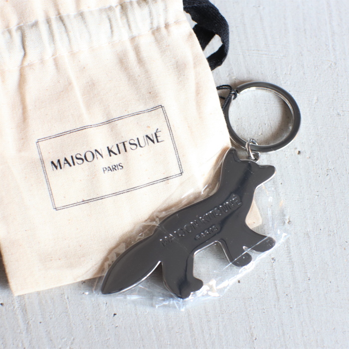 新品未使用　お値下げしました！メゾンキツネ　モバイルバッテリー MAISON KITSUNE' - メゾンキツネ モバイルバッテリーの通販 by