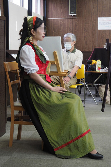 ｆ２０号教室で描いた 民族衣装の女性 デルフトブルー