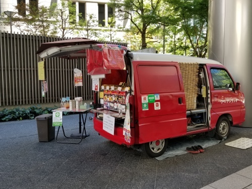暑さで不機嫌です_e0016828_11112120.jpg