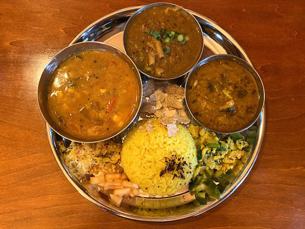 富山 富山市 谷中草庵 ３種のカレー サバレモン 舞茸とピーマンのブタモツカレー サンバル きわめればスカタン