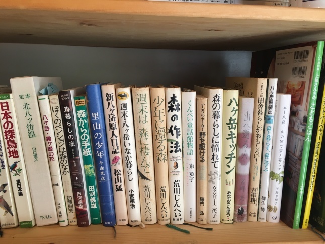 森で読む本 平野恵理子「五十八歳、山の家には猫と暮らす」_d0348118_11023248.jpeg