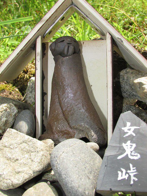 ミニお地蔵さんがお出迎え(その1)(撮影:8月9日)_e0321325_08481018.jpg