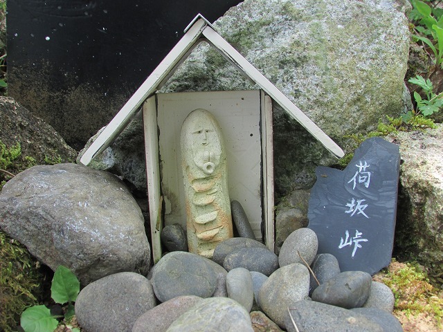ミニお地蔵さんがお出迎え(その1)(撮影:8月9日)_e0321325_08495684.jpg