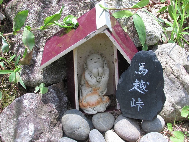ミニお地蔵さんがお出迎え(その1)(撮影:8月9日)_e0321325_08504163.jpg