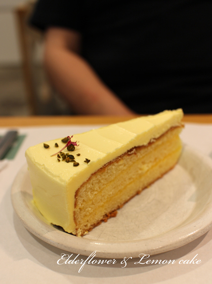 ローズベーカリー キャロットケーキとエルダーフラワーケーキ クラシックな暮らし ローズベーカリー キャロットケーキとエルダーフラワーケーキ クラシックな暮らし