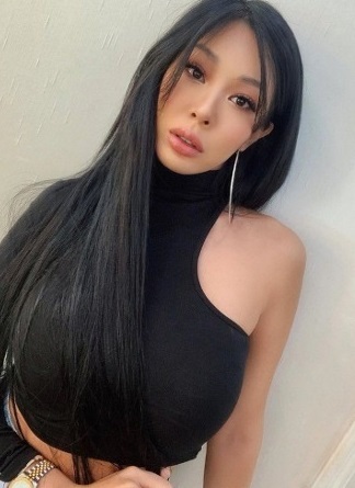 歌手Jessiが目と鼻に続き、豊胸手術を告白。少女時代ティファニーと親友 意外な親交_f0158064_02260547.jpg
