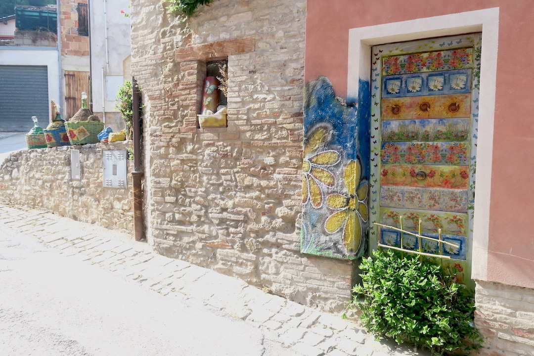 村彩る壁画がいいねブラッカーノ_f0234936_6231947.jpg