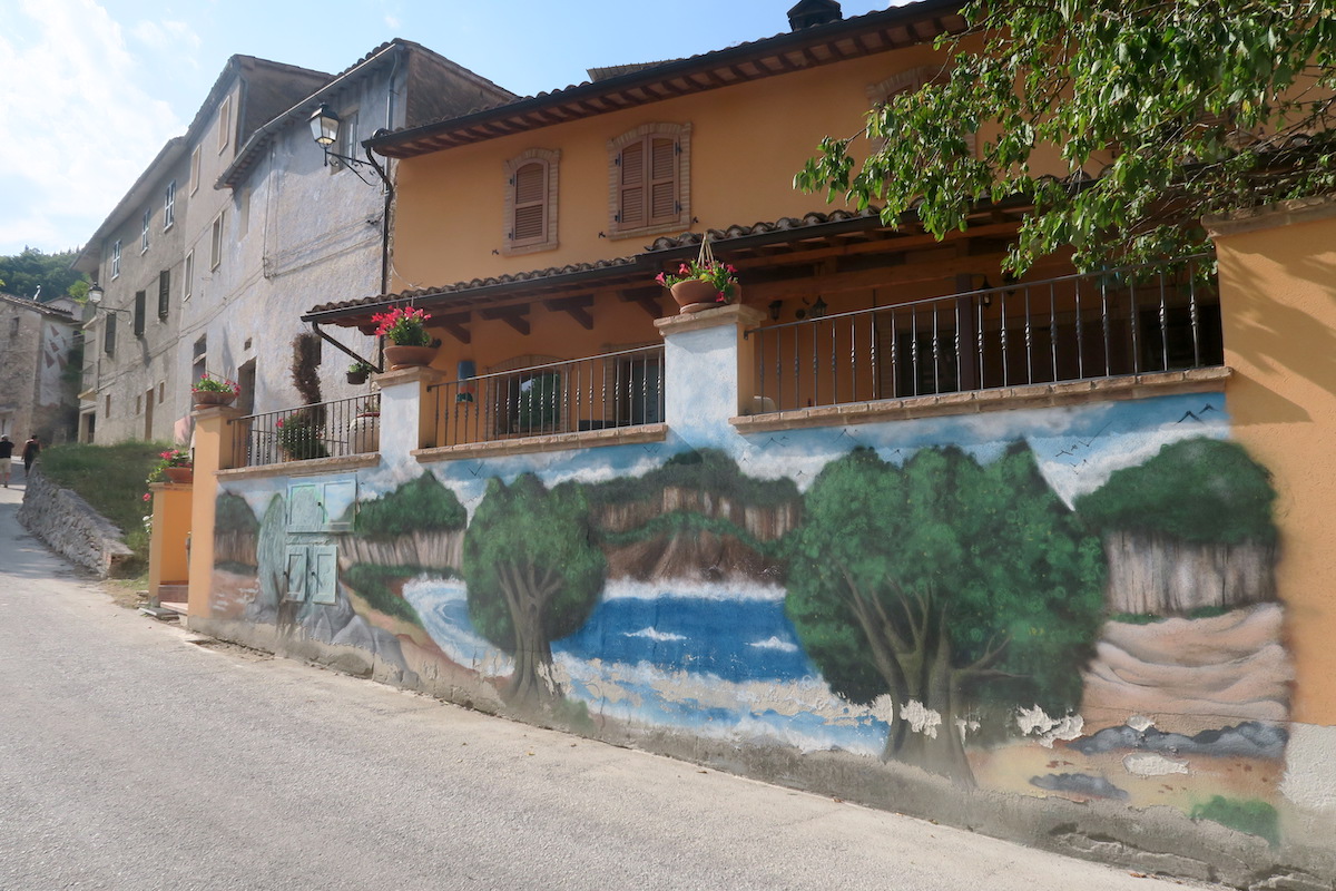 村彩る壁画がいいねブラッカーノ_f0234936_6271921.jpg