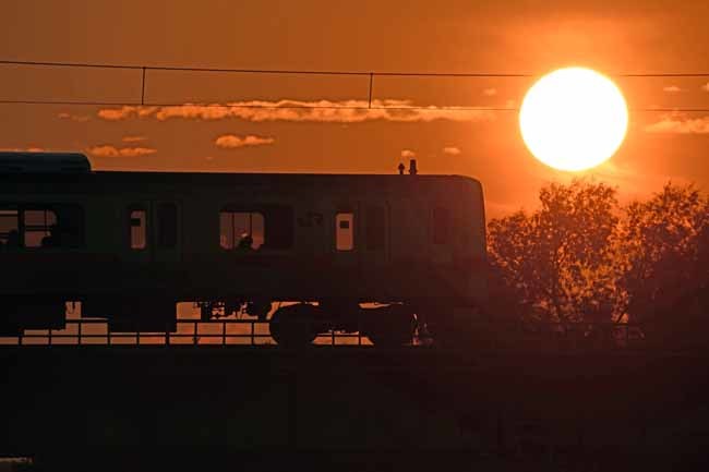 八高線・多摩川鉄橋の夕日_f0173596_21281285.jpg