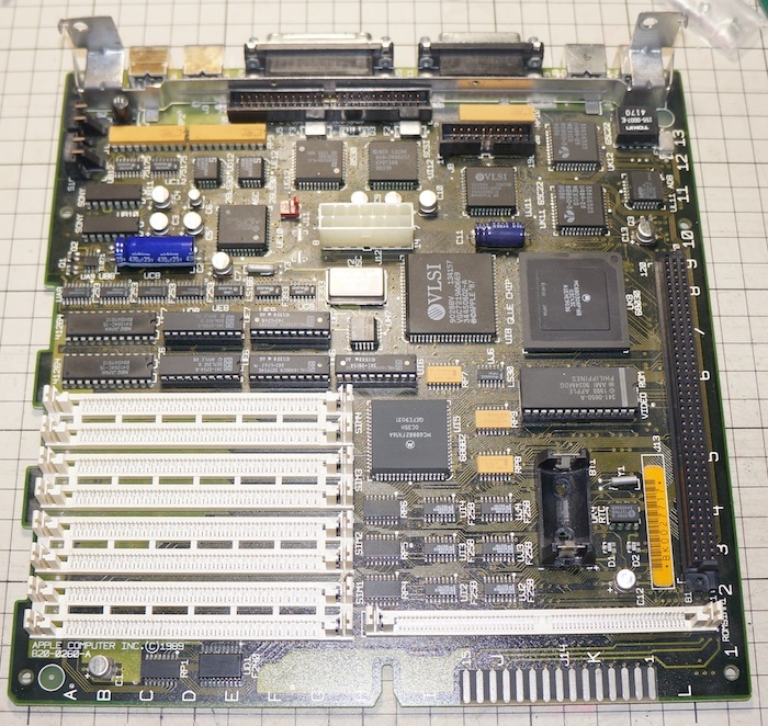 Macintosh SE/30 コンデンサ交換、またたび。^o^;; : R/C 小型 Macintosh SE/30 コンデンサ交換、またたび。^o^;; : R/C 小型