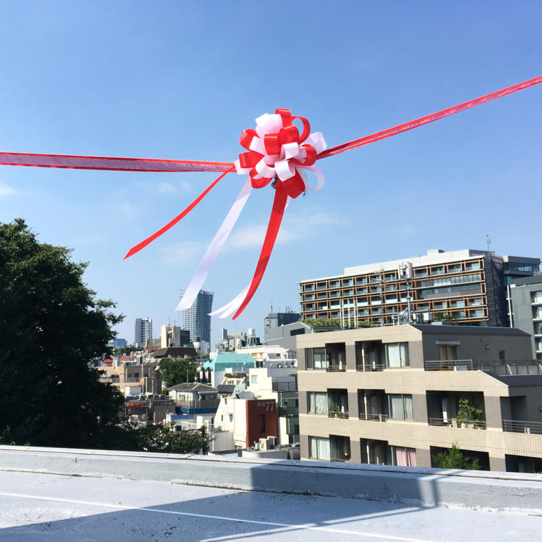 屋上で空を見て、ラジオ体操をして、テープカットのセレモニー_c0060143_04573701.jpg