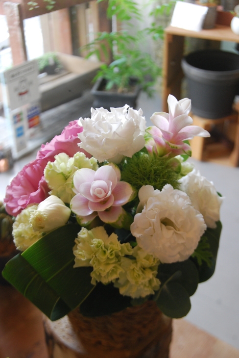 アレンジメントのご紹介と木花の夏休みの変更のお知らせ。_a0201358_13420183.jpg