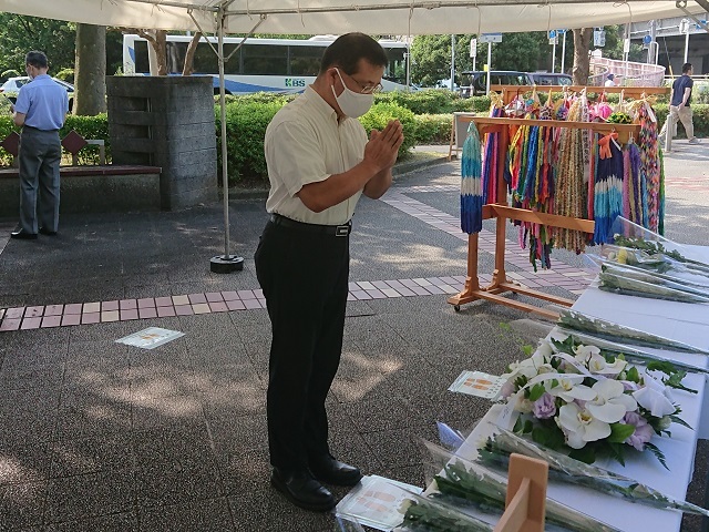 広島原爆の日-秋津公園の「平和の広場」で黙とう・献花(2020年)_c0236527_12463615.jpg
