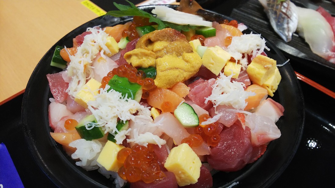 三島市 沼津魚がし鮨 三島店 特上みぞれ丼 豪華でした 白い羽 彡静岡県東部情報発信 Pipipi