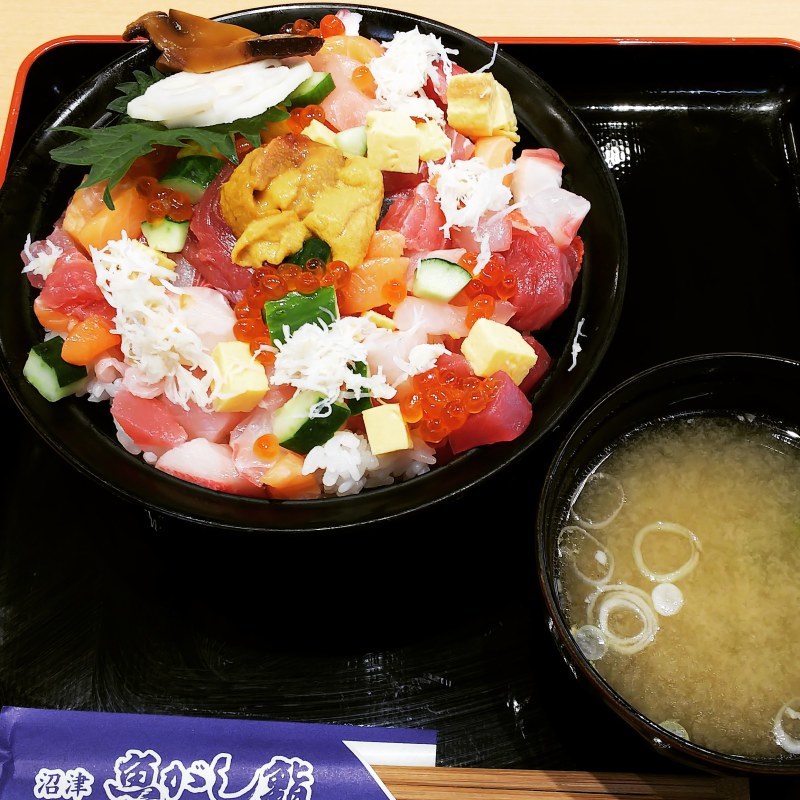三島市 沼津魚がし鮨 三島店 特上みぞれ丼 豪華でした 白い羽 彡静岡県東部情報発信 Pipipi