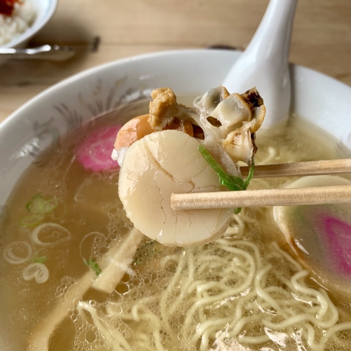 宗谷岬と言えば間宮堂のホタテ塩ラーメン＆ホタテの半カレー！_c0226202_06504240.jpeg