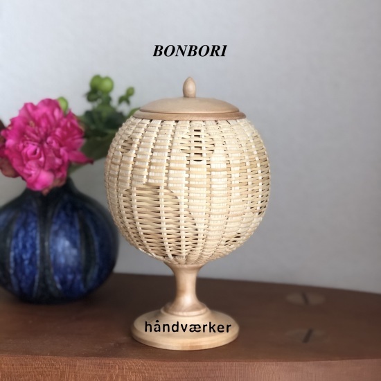 BONBORI灯籠 昼間の姿_f0197215_12161610.jpeg