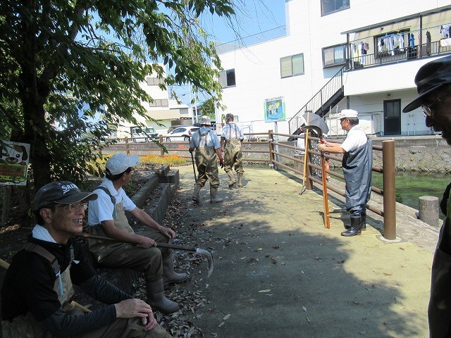 気温がグングン上がる中、上流部の方々も参加した田宿川の川そうじ_f0141310_07214528.jpg