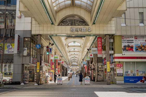 北海道札幌市「狸小路 4丁目商店街」 : 風じゃ~